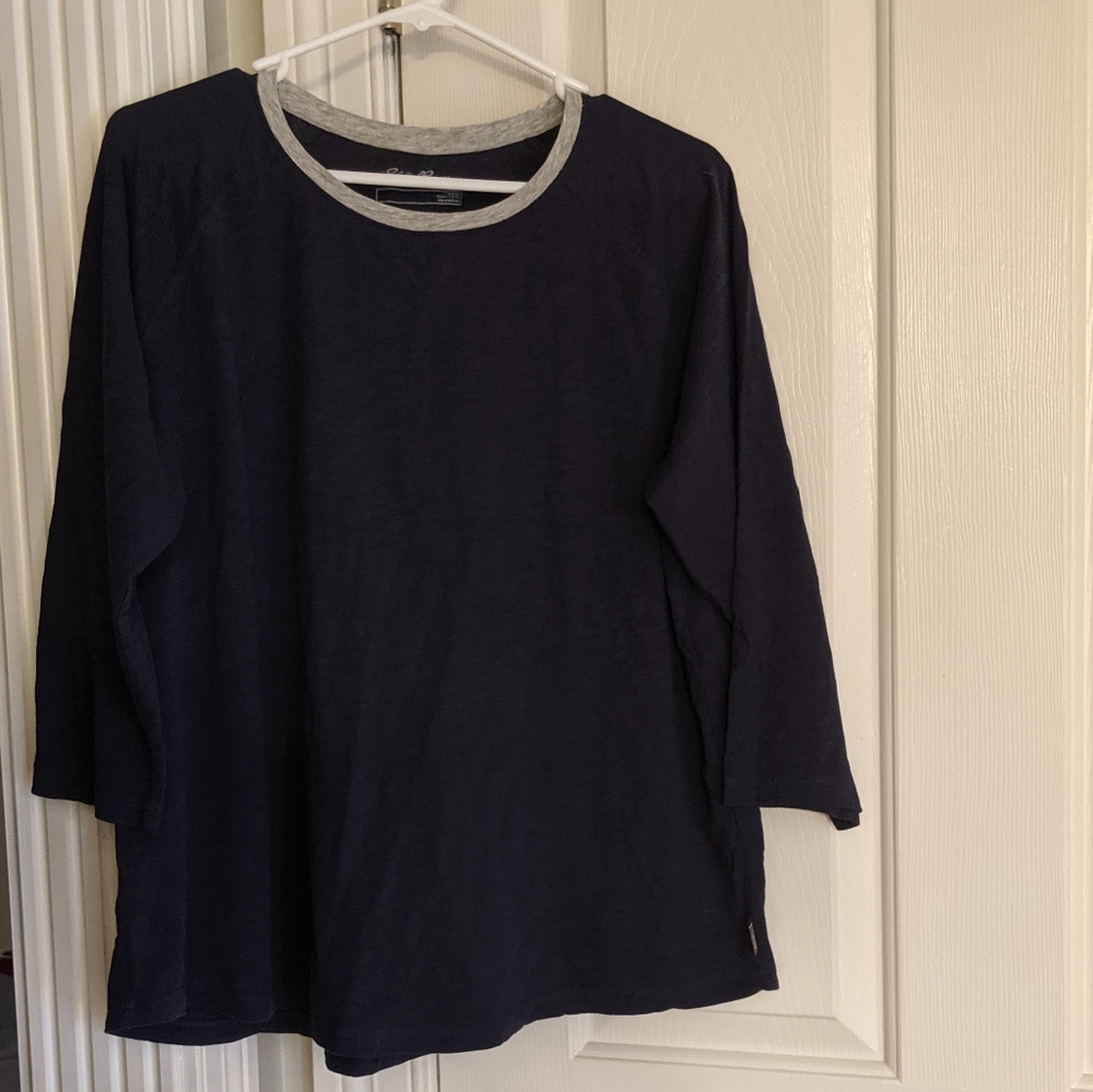 Eddie Bauer navy and gray 3/4 sleeve shirt
